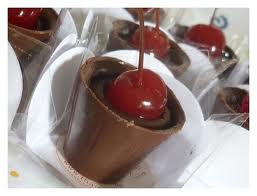 copinho de chocolate com cereja